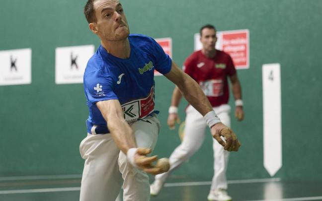 En imágenes: Unai Laso supera a Erik Jaka en la primera eliminatoria del Cuatro y Medio disputada en el Labrit de Iruñea.