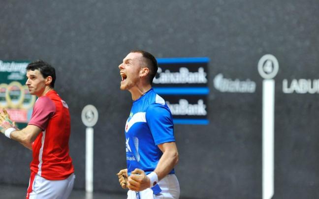 En imágenes: Laso gana a Altuna III en la liguilla de cuartos de final del Manomanista en el Bizkaia de Bilbao.