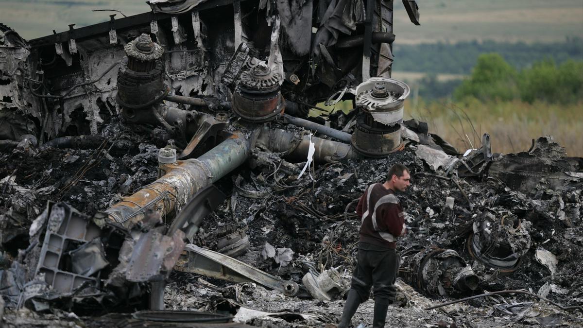 Restos del vuelo MH17 de Malaysia Airlines tras su derribo con un misil en 2014 en la provincia de Donetsk, en el este de Ucrania.
