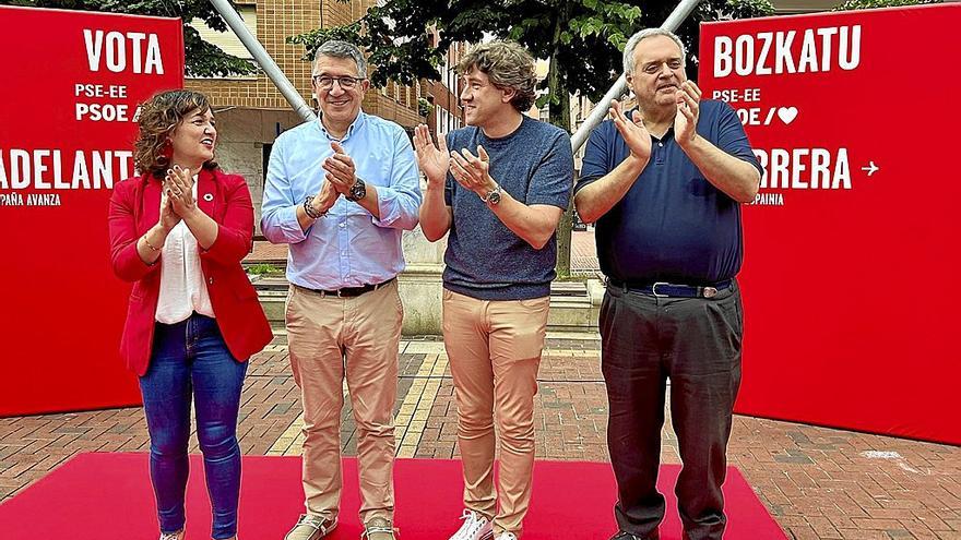 María Guijarro, Patxi López, Eneko Andueza y Txema Oleaga, ayer en Sestao. | FOTO: PSE