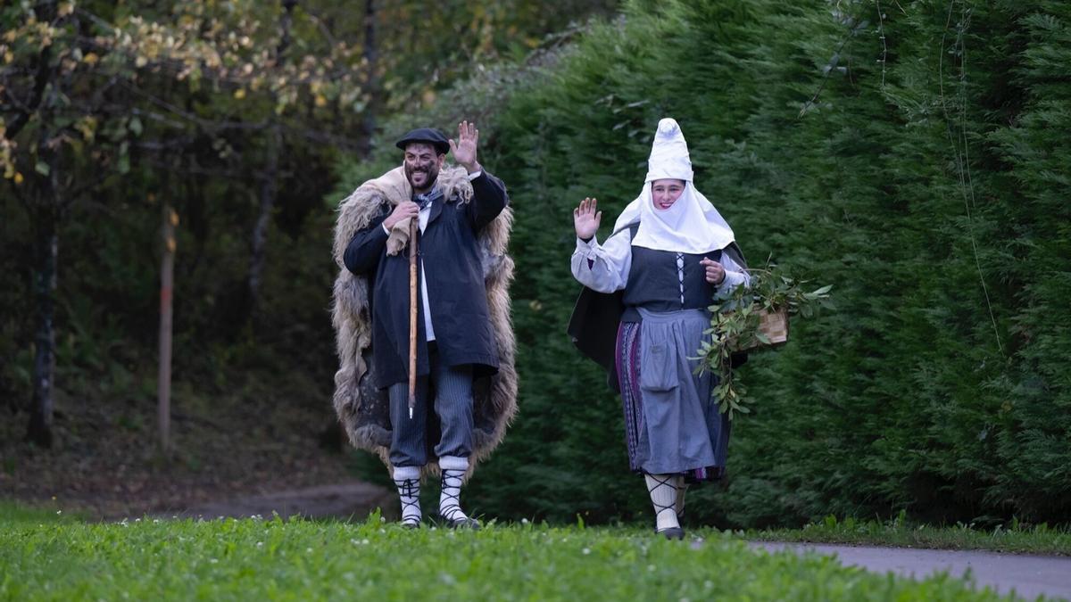 Olentzero y Mari Domingi, llegando al parque de Mirandaola.