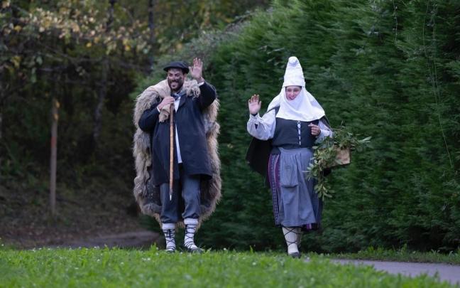 Olentzero y Mari Domingi, llegando al parque de Mirandaola.