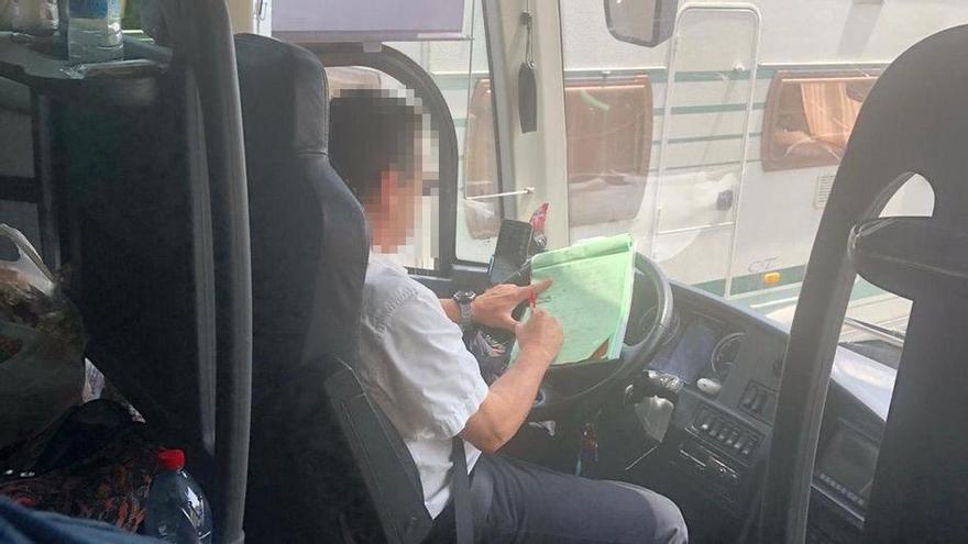 Imagen del conductor detenido, autobús escolar.