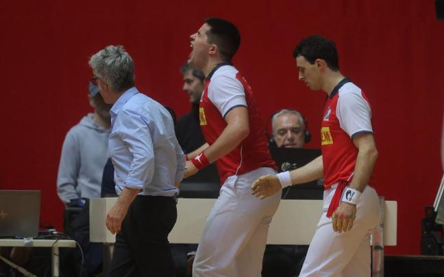 Xabier Tolosa se despide lesionado del Bizkaia. Xabier Tolosa se despide lesionado del Bizkaia.