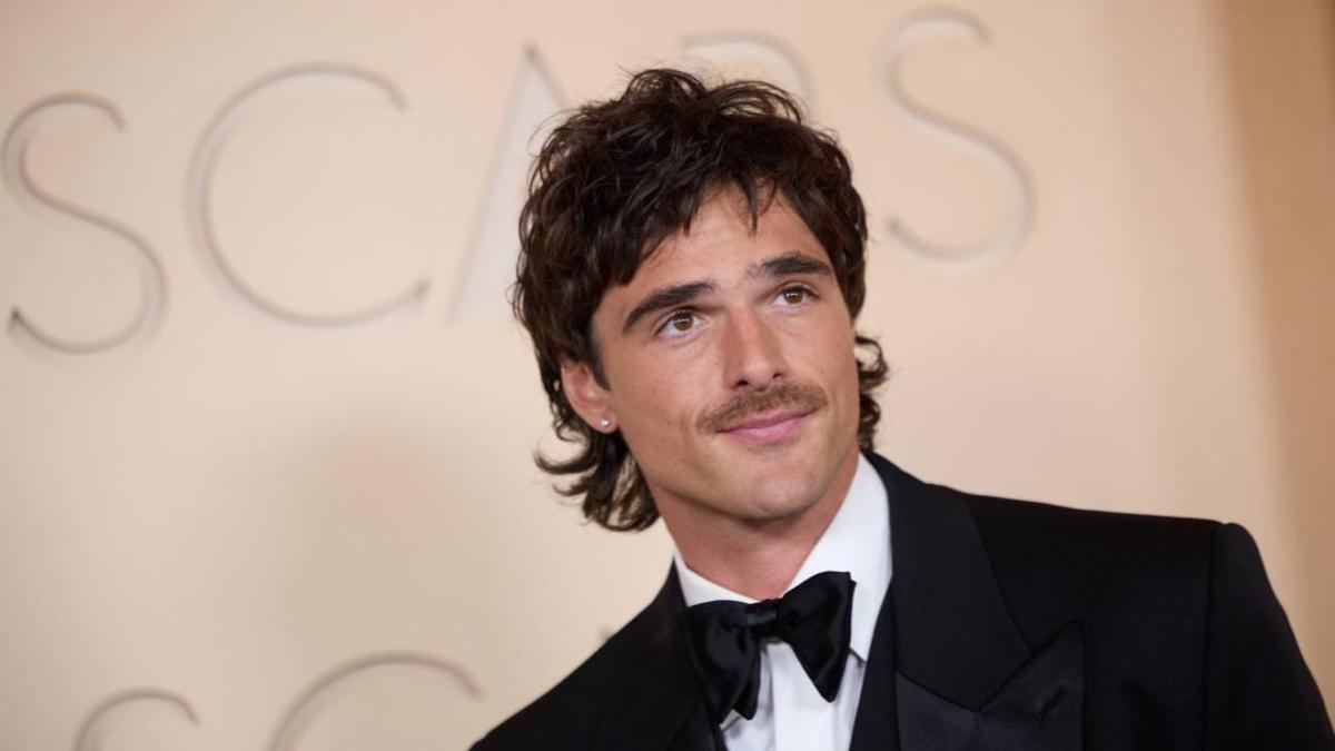 Jacob Elordi en la alfombre roja de los Premios Oscar