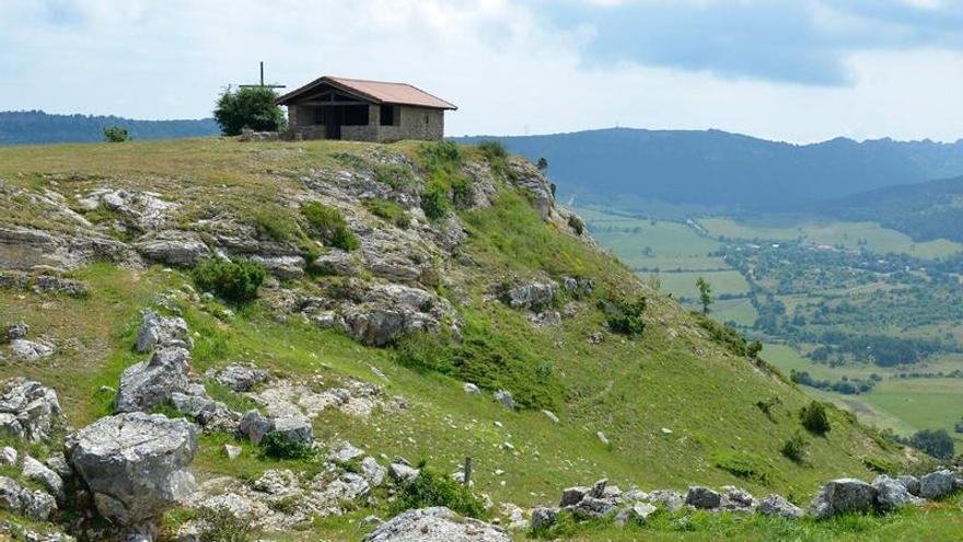 La ermita de San Lorenzo en el Parque Natural de Valderejo