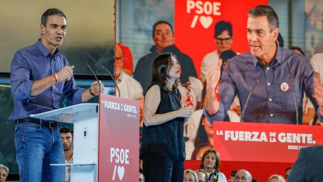 El presidente del Gobierno español, Pedro Sánchez, interviene durante un acto de precampaña del PSOE.
