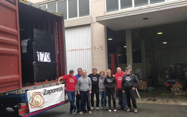 El primero de los camiones llenos de alimentos que Zaporeak va a mandar a los afectados por el terremoto de Turquía y Siria El primero de los camiones llenos de alimentos que Zaporeak va a mandar a los afectados por el terremoto de Turquía y Siria