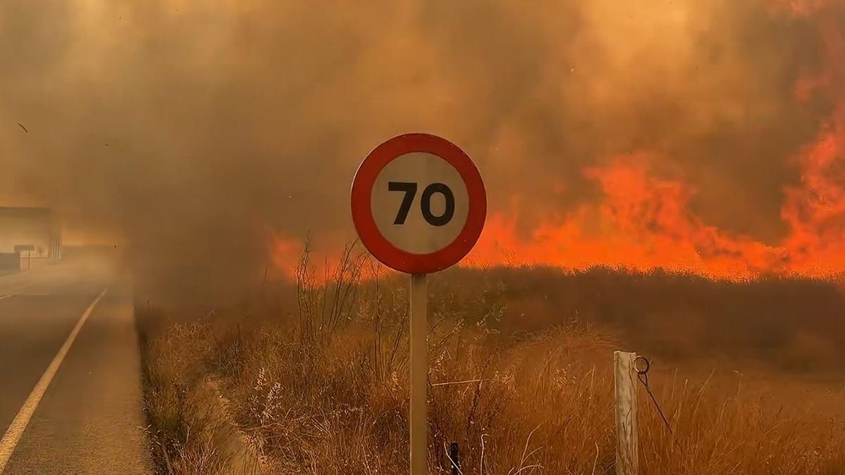 Incendio en la Vall d'Uixó (Castellón).