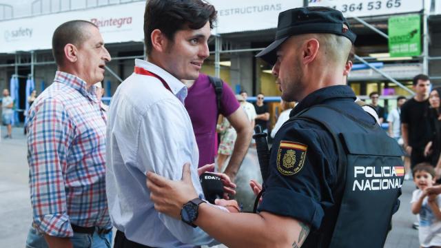Vito Quiles, durante una concentración en Madrid contra Milei.