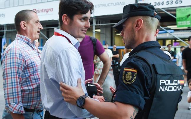 Vito Quiles, durante una concentración en Madrid contra Milei.