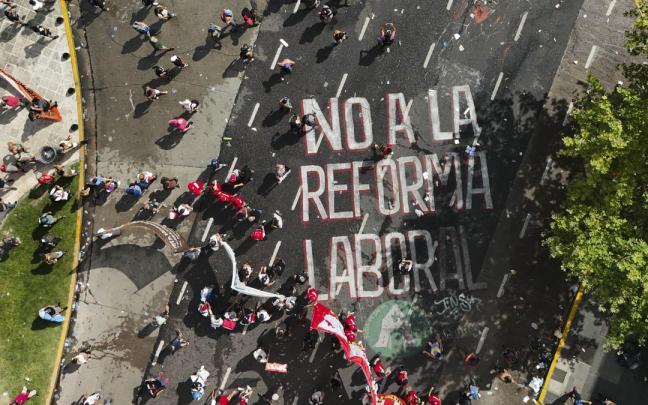 Batalla campal en Buenos Aires: Argentina aprueba la reforma laboral más polémica en décadas