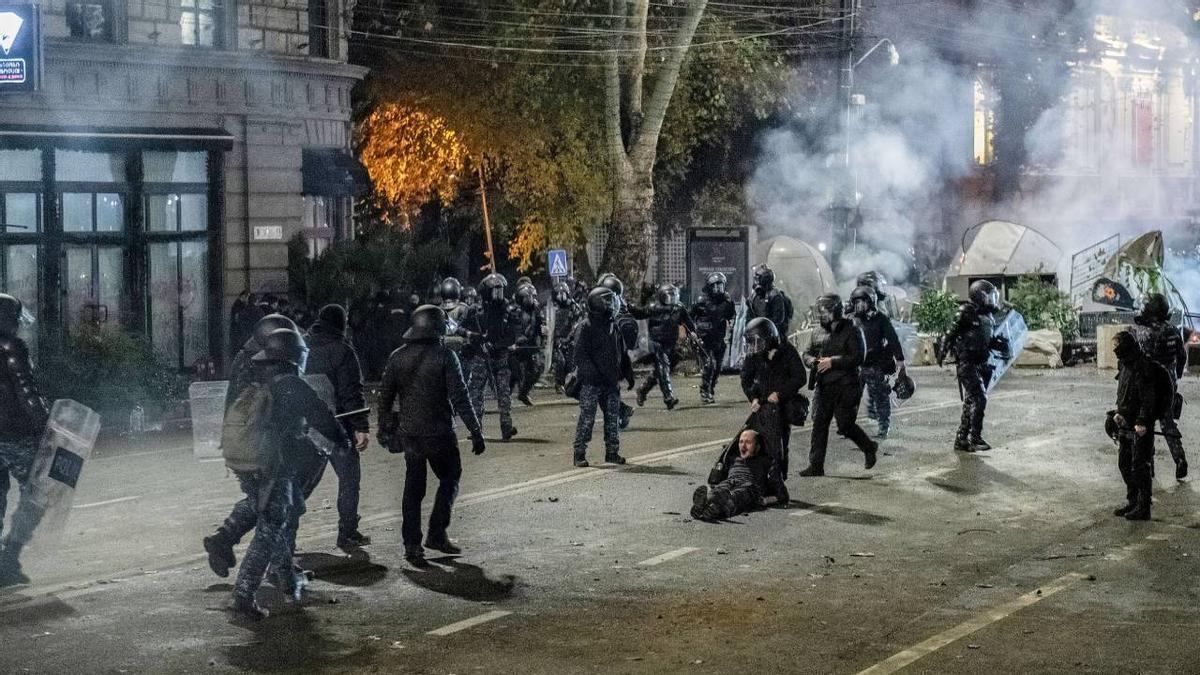 Opositores europeístas protestan por cuarto día consecutivo ante el Parlamento de Georgia