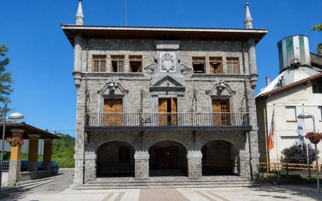 Lemoa celebra con Deabru Beltzak el centenario de su Casa Consistorial
