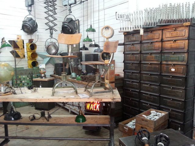 Detalle de una tienda anticuario.