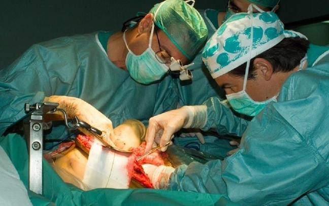 Trasplante de hígado a un paciente.