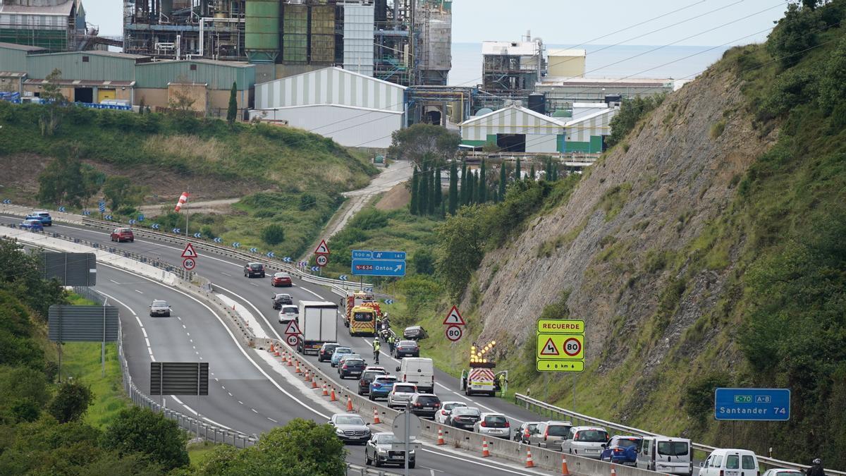 Un accidente provoca retenciones en Bizkaia.