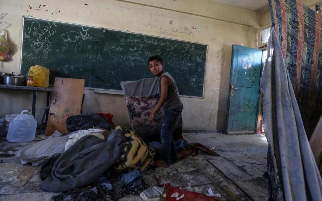 Imagen de la escuela de Gaza tras el ataque israelí / MOHAMMED SABER Imagen de la escuela de Gaza tras el ataque israelí