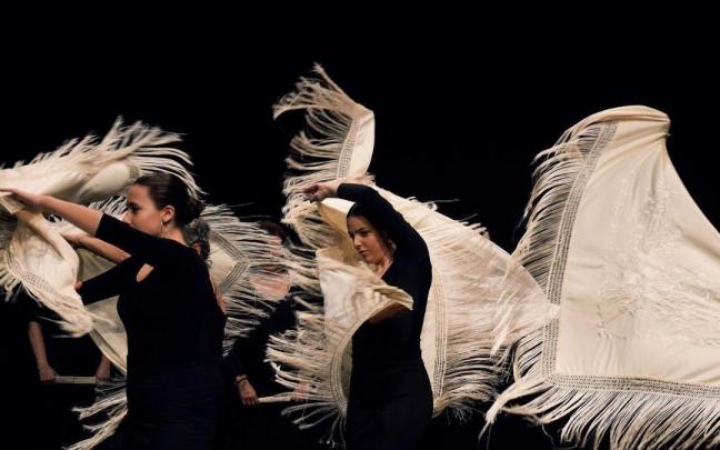 Kuskua durante una actuación