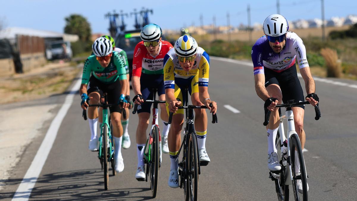 Ander Okamika lidera la fuga.