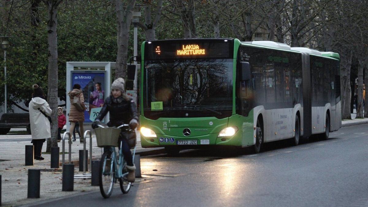 Un autobús de la línea 4 de TUVISA. Foto: Pilar Barco