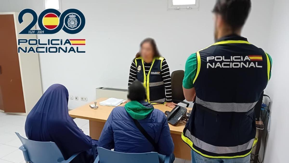 Los padres de la menor tras su detención.