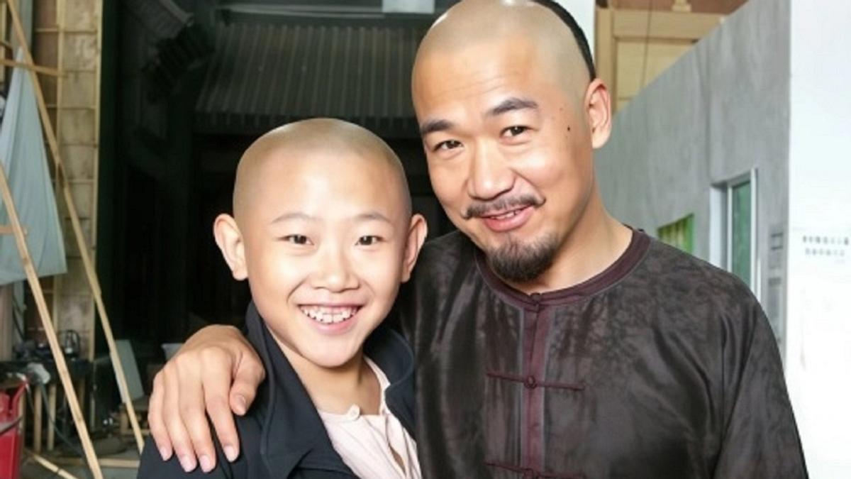 El actor chino Hou Xiang, a la izquierda.