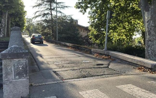 Carril de subida desde el entorno de Correos donde se instalará el tobogán gigante.