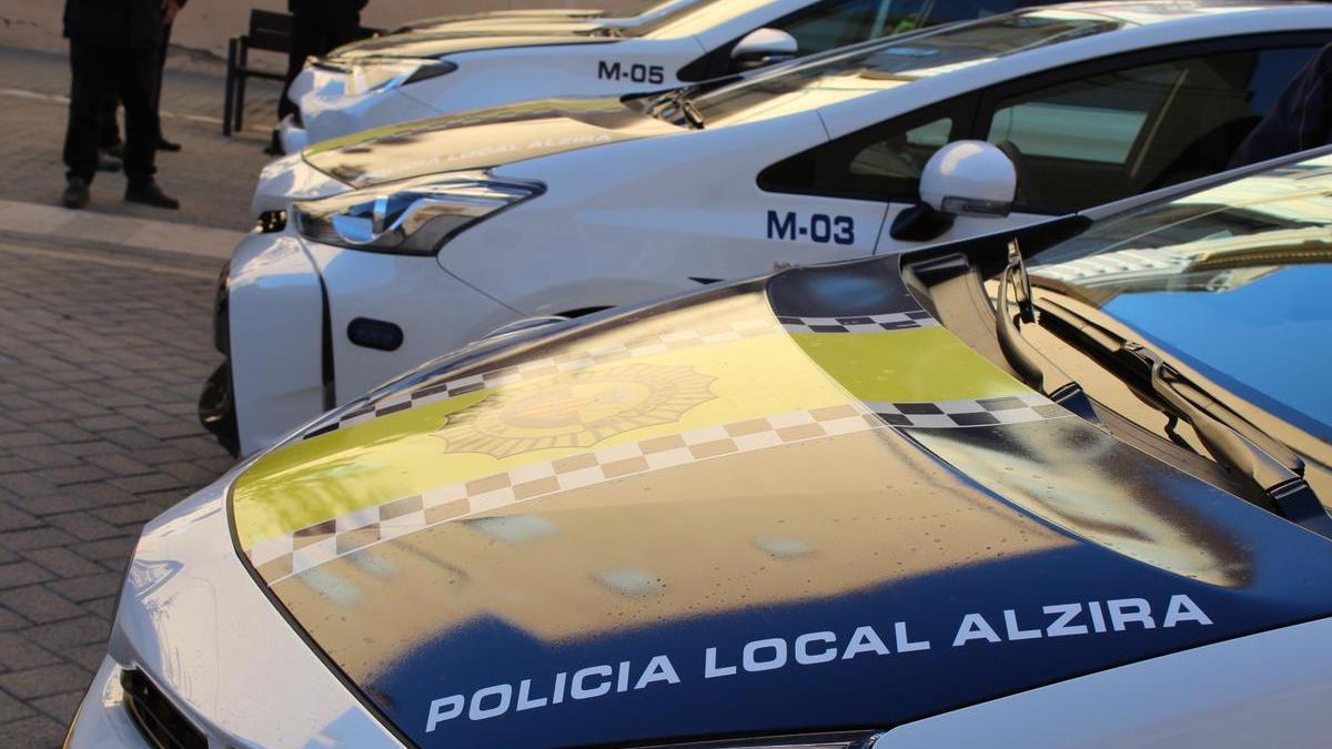 Vehículos de la Policía Local de Alzira.