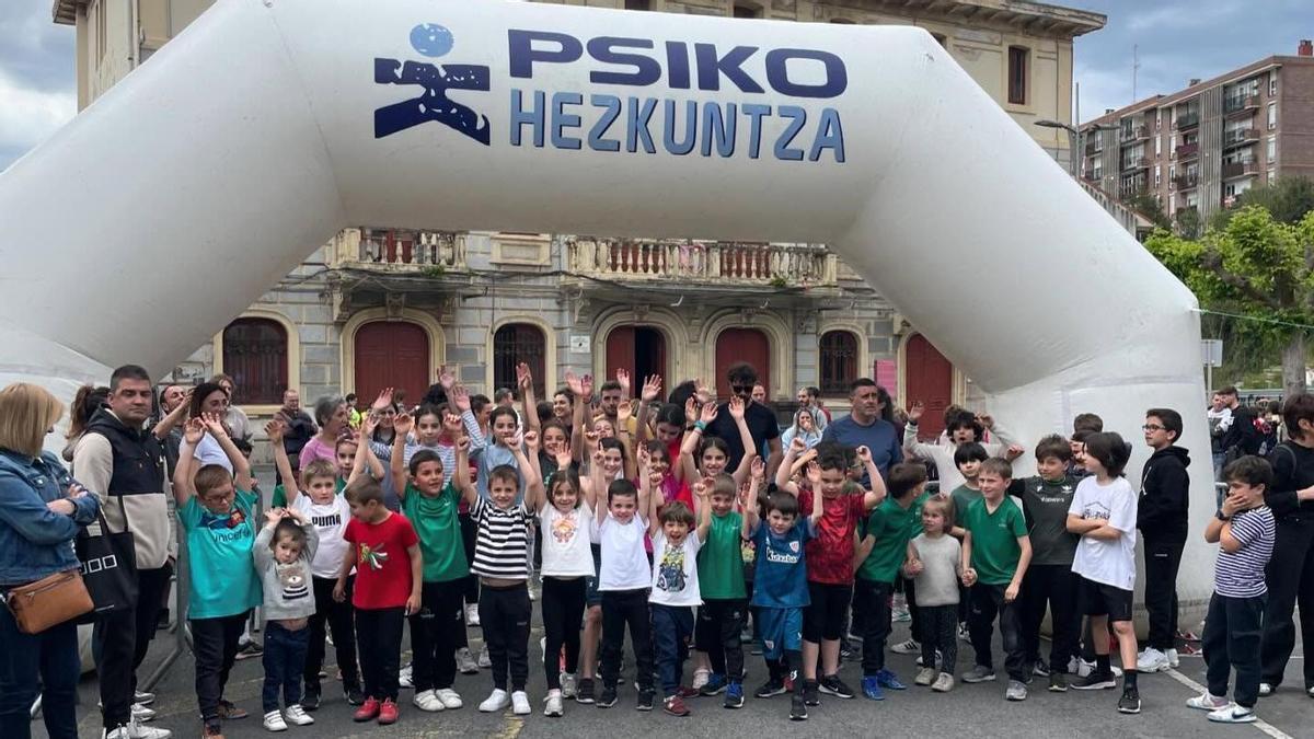 La carrera solidaria de San Felix ikastola es intergeneracional