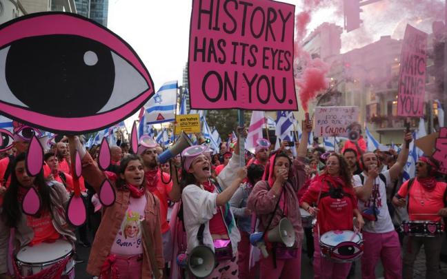 Manifestación multitudinaria en Tel Aviv contra la polémica reforma judicial en Israel.