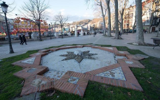 Estado actual de una de las fuentes gemelas una vez retiradas las ranas y los tritones de bronce para su próxima restauración. Estado actual de una de las fuentes gemelas una vez retiradas las ranas y los tritones de bronce para su próxima restauración.