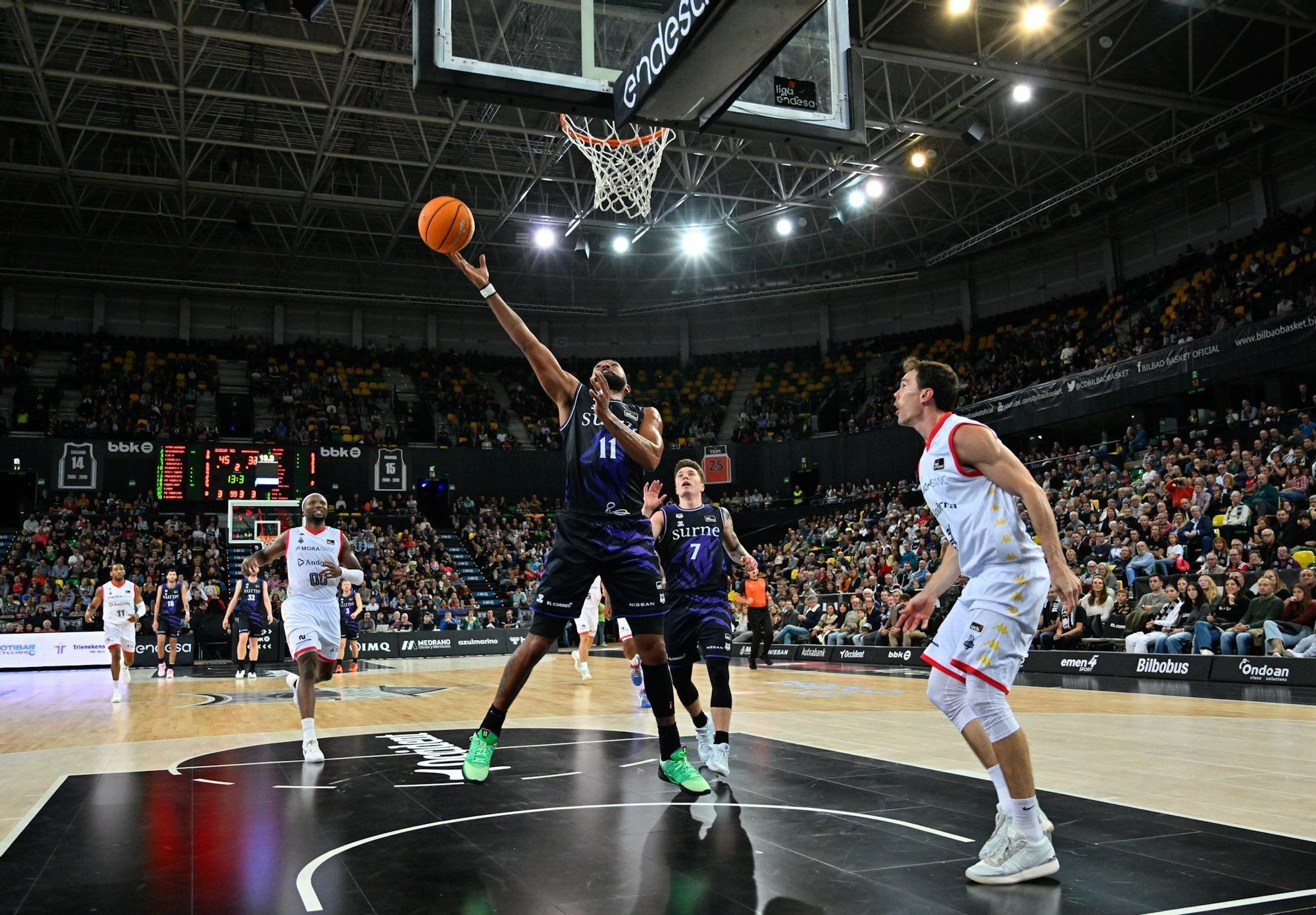 Darrun Hilliard penetra ante la canatsa andorrana. / OSKAR GONZÁLEZ