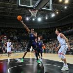 Darrun Hilliard penetra ante la canatsa andorrana. / OSKAR GONZÁLEZ