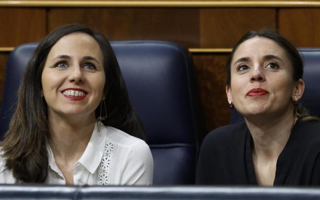 Ione Belarra e Irene Montero durante el pleno.