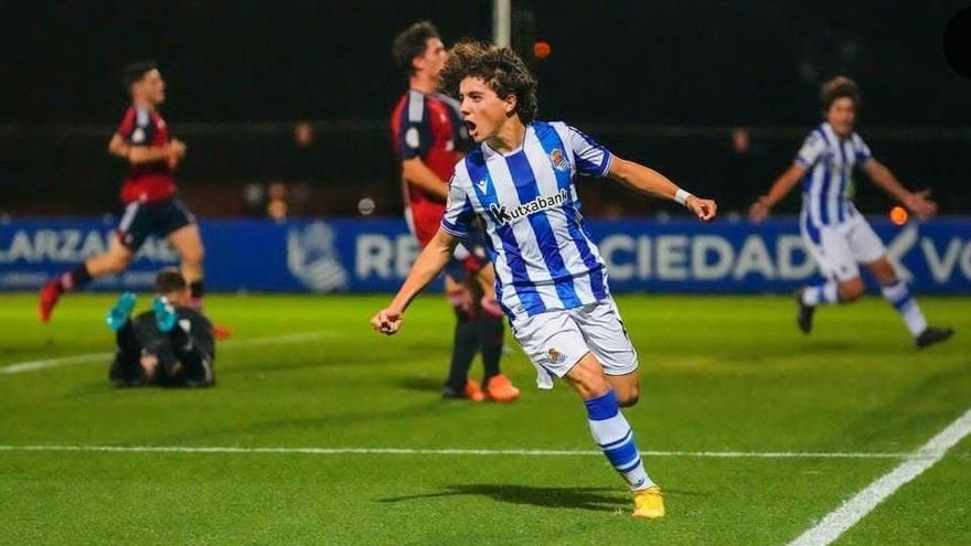 Dani Díaz celebra un gol con el juvenil de la Real. / R. S.