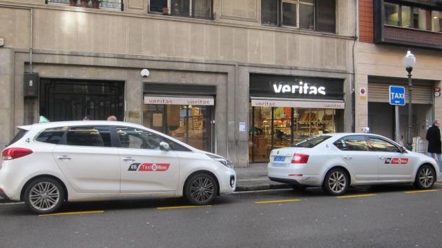 Parada de taxis en Bilbao.