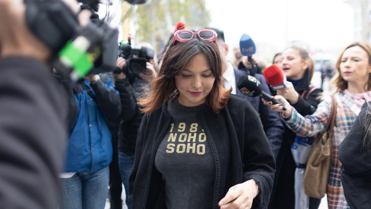 La actriz Elisa Mouliaá llega a los Juzgados de Plaza de Castilla para entregar su teléfono móvil a fin de que la Policía Nacional.
