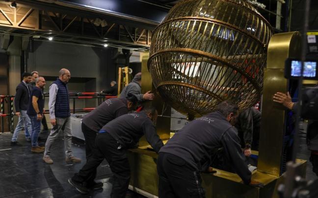 Los bombos de la Lotería de Navidad de 2024 ya están en el Teatro Real. / EP Los bombos de la Lotería de Navidad de 2024 ya están en el Teatro Real.