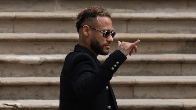 Neymar, a la salida de los juzgados en 2022.