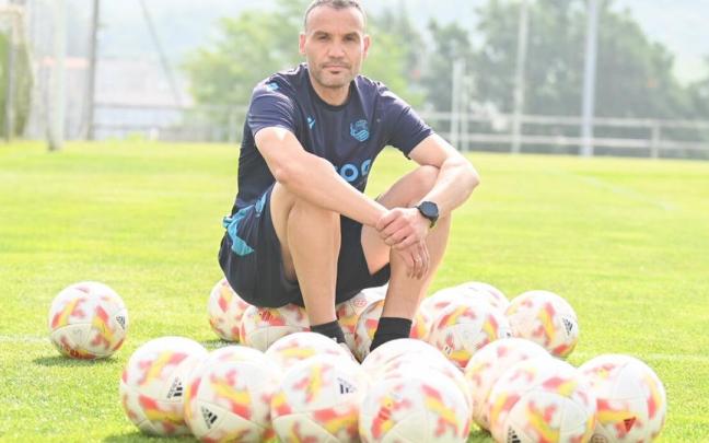 Sergio Francisco posa antes del comienzo del entrenamiento. / ARNAITZ RUBIO