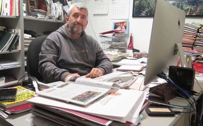Josema Azpeitia, en su despacho de la editorial Zum.