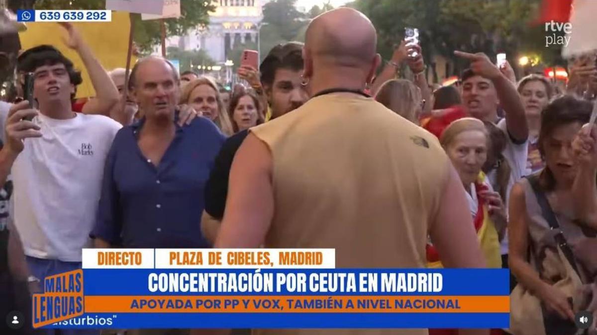 Increpan al reportero de 'Malas Lenguas' Jesús Poveda
