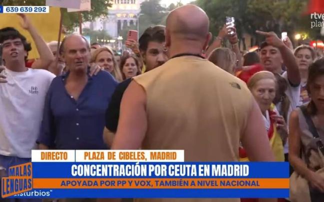 Increpan al reportero de 'Malas Lenguas' Jesús Poveda