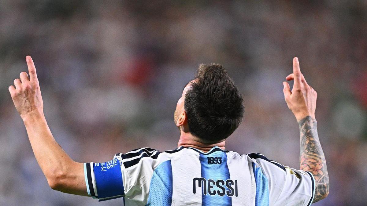 Un gesto clásico de Messi para la celebración de sus goles.