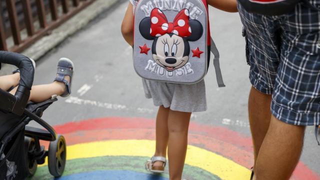 Alumnos en su primer día de colegio en Euskadi.
