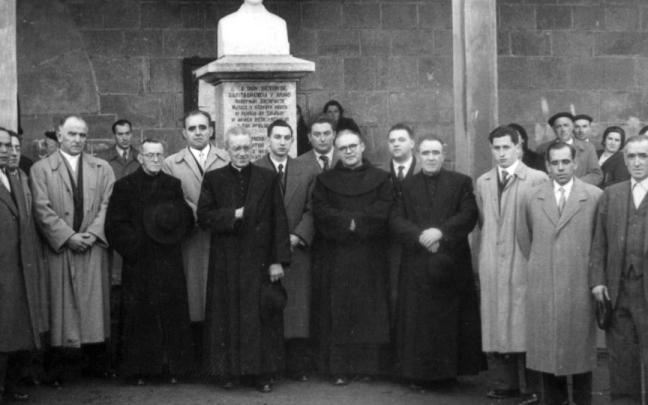Inauguración del busto de Bitor Garitonandia.
