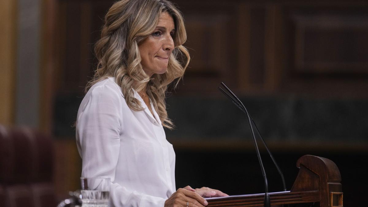 La ministra Yolanda Díaz durante un pleno del Congreso.