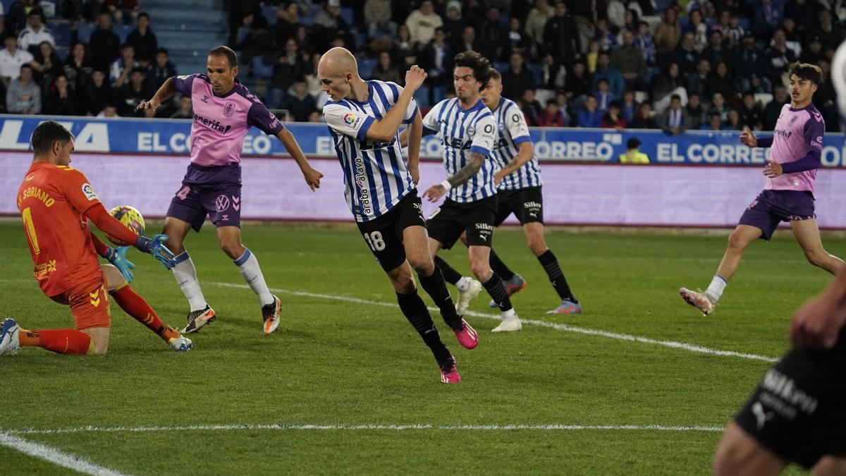 Guridi, en el momento de marcar el gol