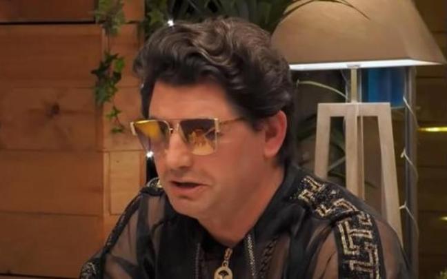 El 'brujo' en su cita de 'First Dates', buscado como el líder de una red que extorsionaba a celebrities y concertaba encuentros sexuales con menores El 'brujo' en su cita de 'First Dates', buscado como el líder de una red que extorsionaba a celebrities y concertaba encuentros sexuales con menores
